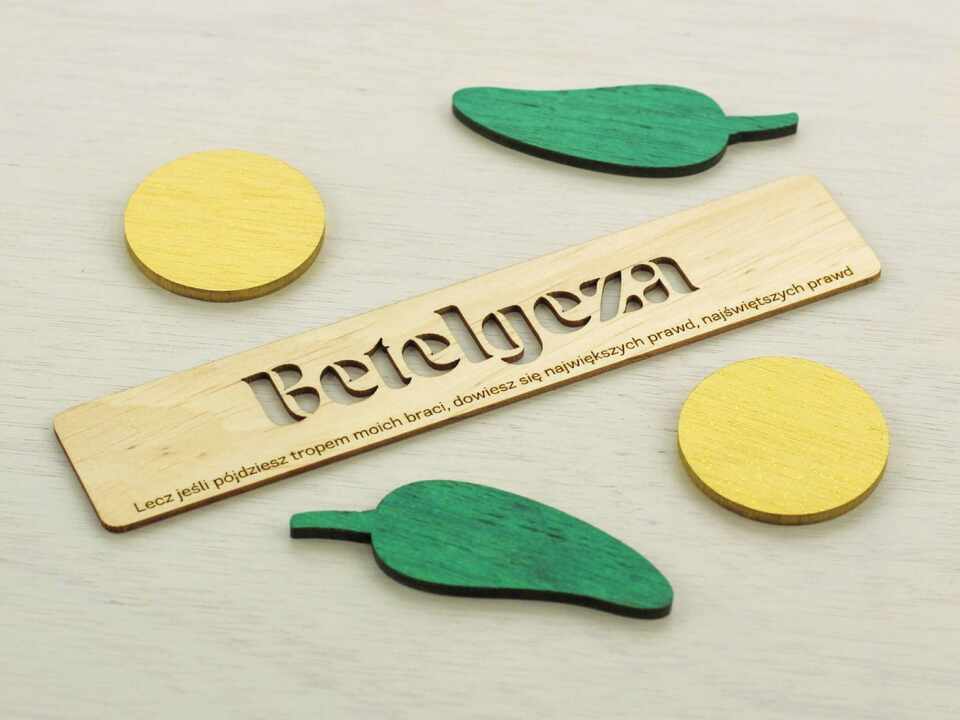 Wooden bookmark with text ”Betelgeza” set in Aromatron